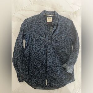 XS TNA boyfriend fit button up